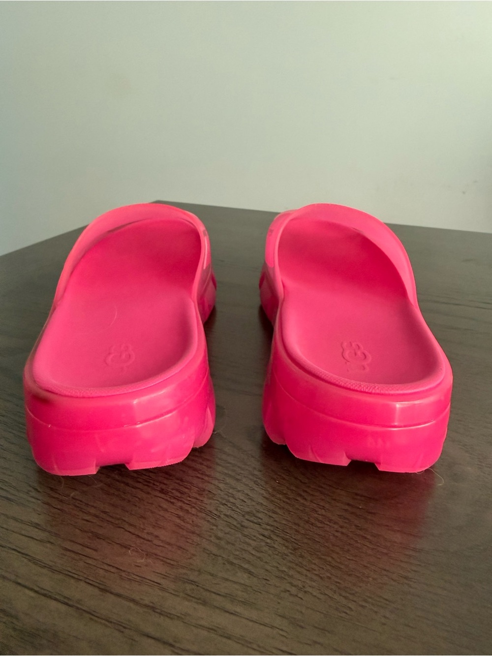 UGG Women’s Jella Clear Watercolors Slide Sandals Size 9 Dragon Fruit - Picture 7 of 8